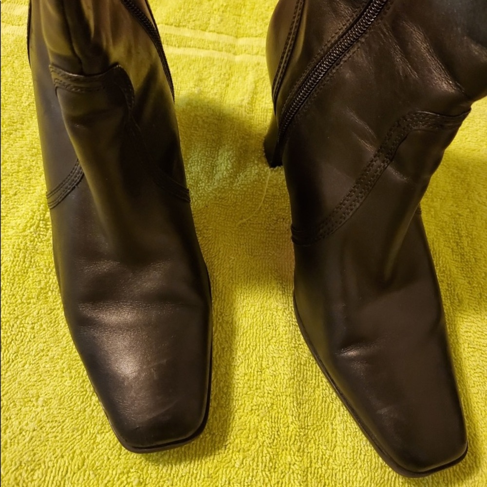 Woman’s Black Boots
